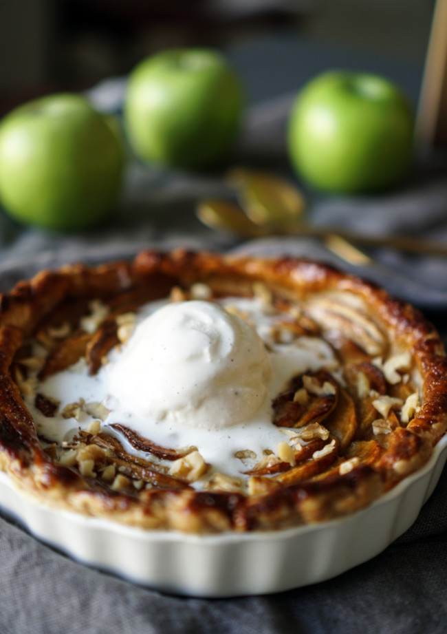 vegan caramelized apple tart